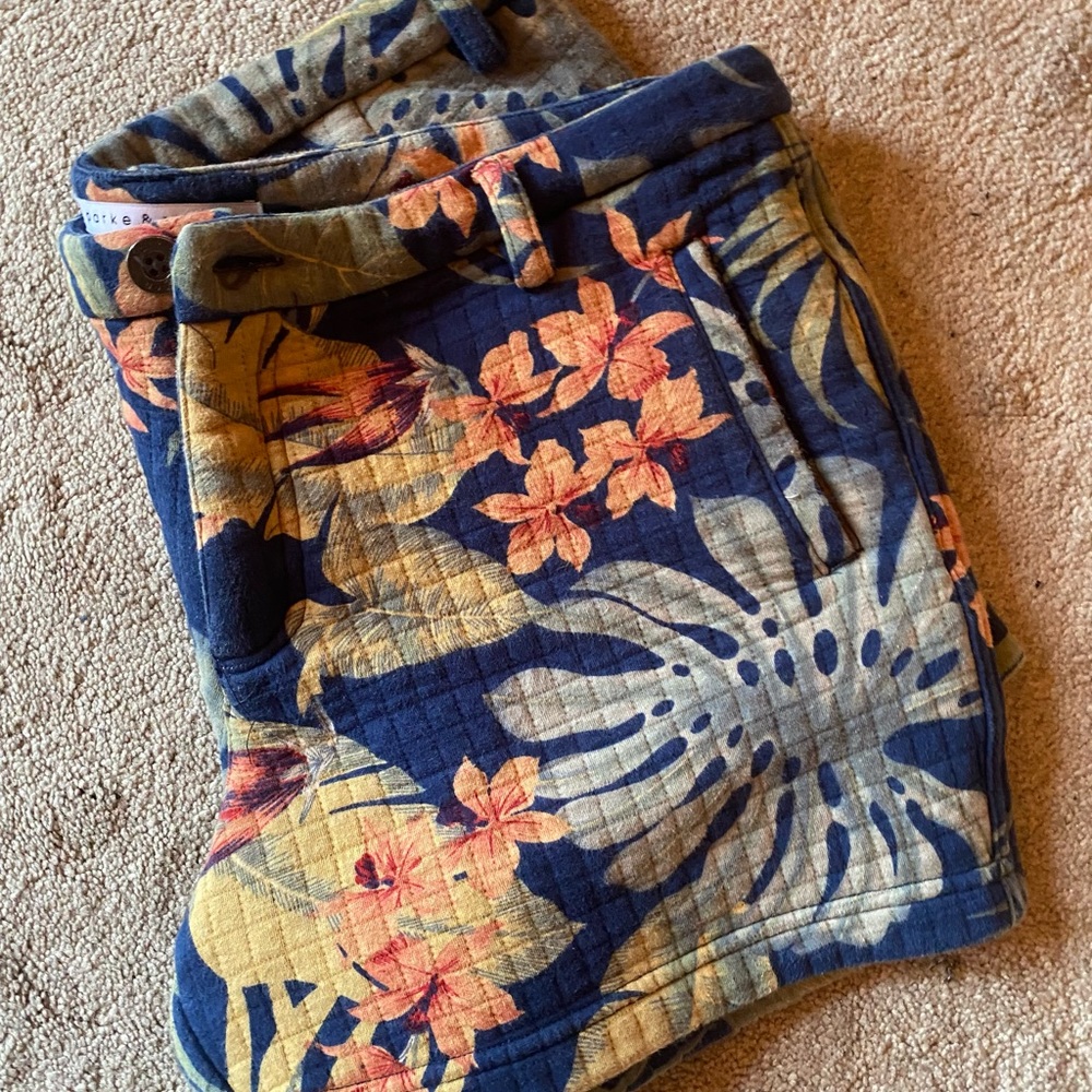 Mens 34 Parke & Ronen quilted short